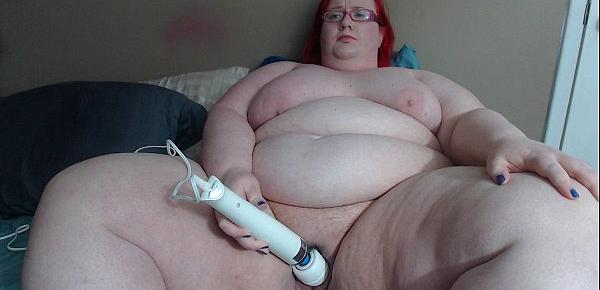  Sexy Plus Size Camgirl uses a Magic Wand while watching porn